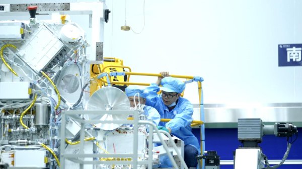 创盈中心 像造汽车一样造卫星，“银河”织网畅联天地