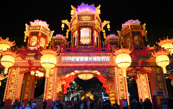 华泰国际 大湾区办起“超级灯会”，为千年民俗赋予全新活力｜南方深读