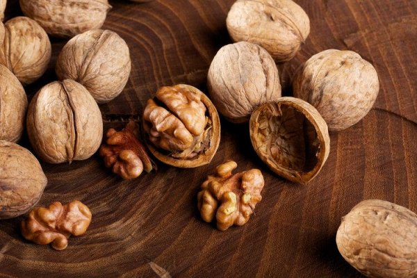 优速配资 年过60不能吃核桃？医生直言：不想常进医院，3种坚果最好少吃